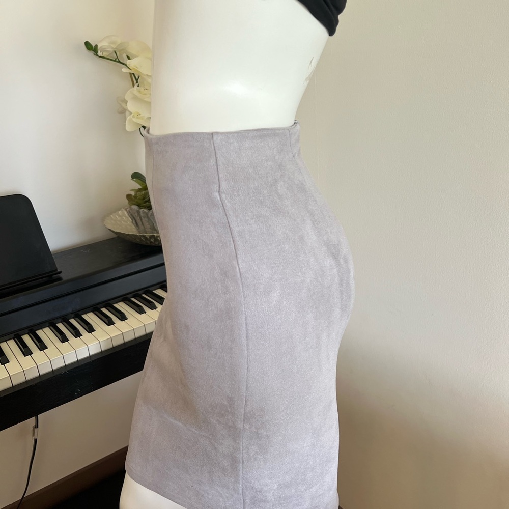 Elegant Gray Women's Skirt - Picture 2 of 4